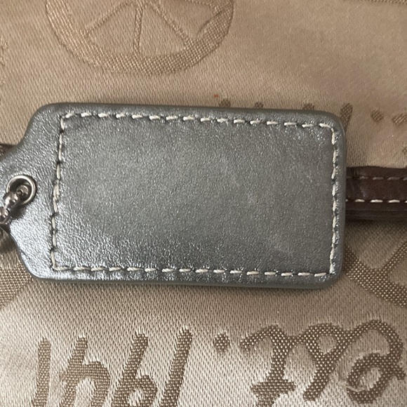 Coach replacement hangtag in dark grey metallic leather. - Picture 3 of 3